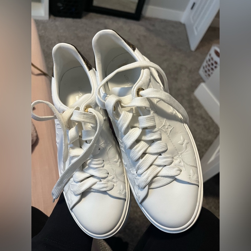 Louis Vuitton sneakers size 6.5